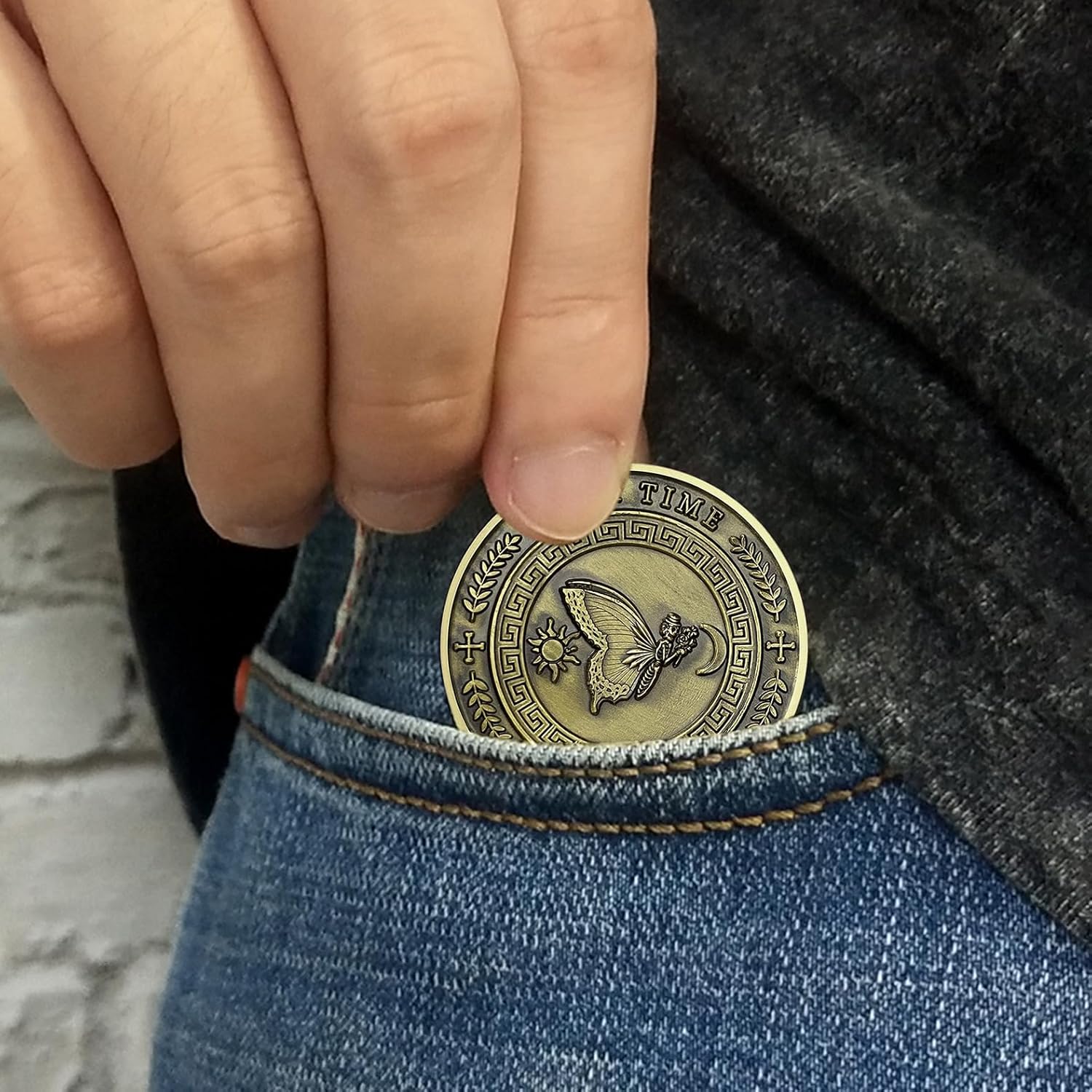 AtSKnSK Memento Mori Coin Momento Mori Coin Skull Coin Stoic Gifts Memento Mori Calendar Living Memento Mori Amor Fati Coin (Moth Rose Skull)